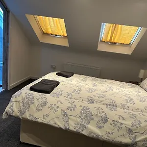 Luton Near Airport Private & Shared Bathroom Option , Luton (Bedfordshire) Velká Británie